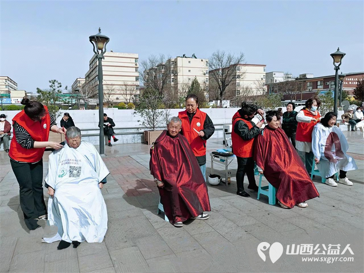 传承非遗品味文化----介休市敬老协会4月3日参加了非遗文化传承活动在后土庙为所有老人爱心理发义诊为老人们晚年生活送去一份温暖 - 第2张