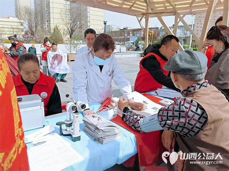 传承非遗品味文化----介休市敬老协会4月3日参加了非遗文化传承活动在后土庙为所有老人爱心理发义诊为老人们晚年生活送去一份温暖 - 第10张