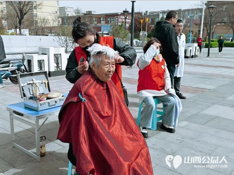 传承非遗品味文化----介休市敬老协会4月3日参加了非遗文化传承活动在后土庙为所有老人爱心理发义诊为老人们晚年生活送去一份温暖 - 第5张