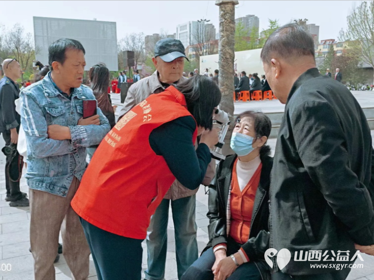 传承非遗品味文化----介休市敬老协会4月3日参加了非遗文化传承活动在后土庙为所有老人爱心理发义诊为老人们晚年生活送去一份温暖 - 第13张