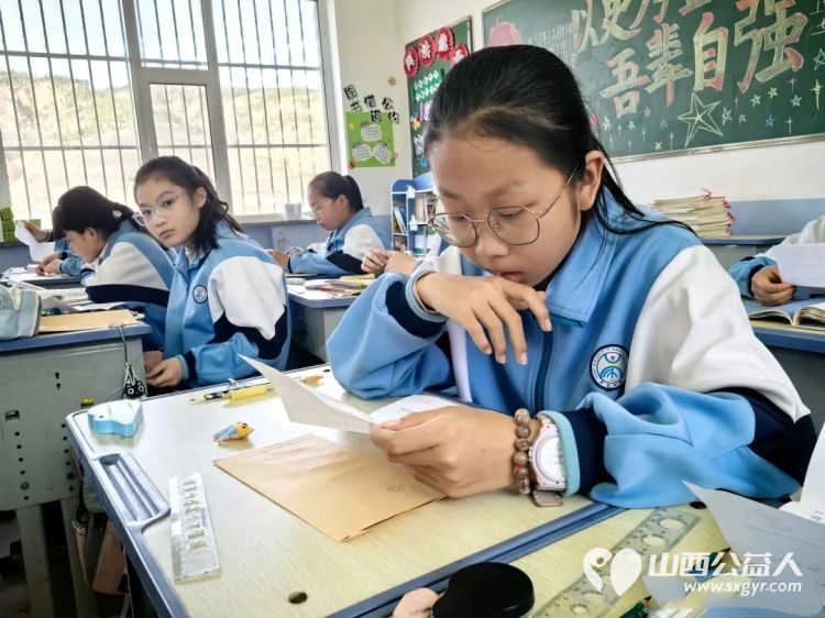 石楼县青年志愿者协会联动南京大学社会学院志愿者团队开展的“一信相连”学雷锋月书信交流活动让石楼县新世纪希望小学的孩子们收获了满满的温暖与感动 - 第12张