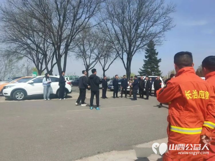 清明时节护青山平安守护不缺位 长治东大街派出所义警大队组织队员前往颐仙园开展专项执勤巡逻工作 - 第3张 - 山西公益人 清明时节护青山平安守护不缺位 长治东大街派出所义警大队组织队员前往颐仙园开展专项执勤巡逻工作 - 第3张