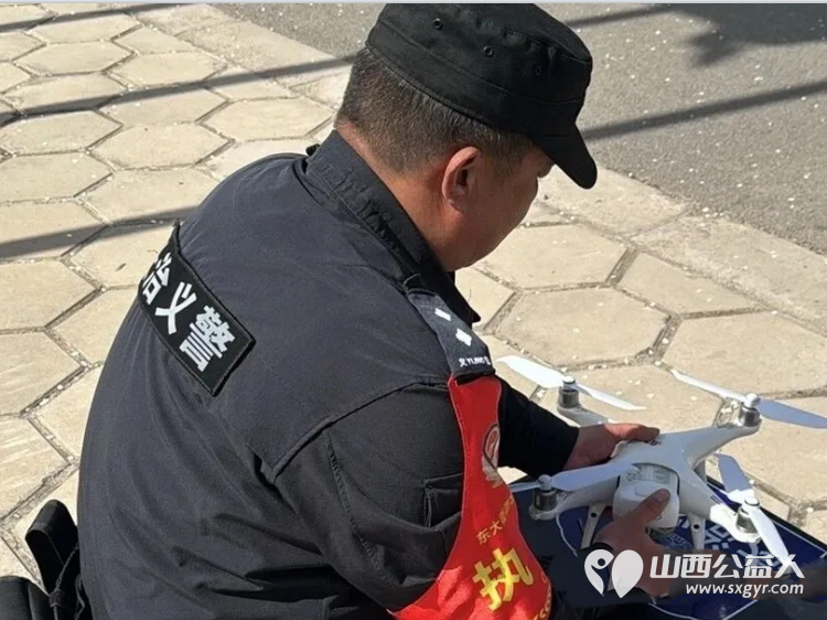 清明时节护青山平安守护不缺位 长治东大街派出所义警大队组织队员前往颐仙园开展专项执勤巡逻工作 - 第4张 - 山西公益人 清明时节护青山平安守护不缺位 长治东大街派出所义警大队组织队员前往颐仙园开展专项执勤巡逻工作 - 第4张