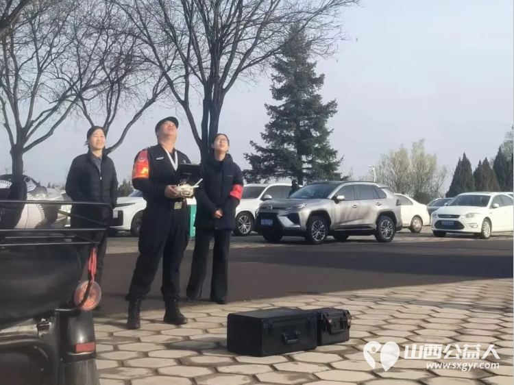 清明时节护青山平安守护不缺位 长治东大街派出所义警大队组织队员前往颐仙园开展专项执勤巡逻工作 - 第2张 - 山西公益人 清明时节护青山平安守护不缺位 长治东大街派出所义警大队组织队员前往颐仙园开展专项执勤巡逻工作 - 第2张
