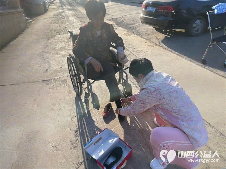 长治市小雨点公益志愿者协会向平顺县虹梯关乡芣兰岩小学学生捐赠运动鞋139双 - 第12张 - 山西公益人 长治市小雨点公益志愿者协会向平顺县虹梯关乡芣兰岩小学学生捐赠运动鞋139双 - 第12张