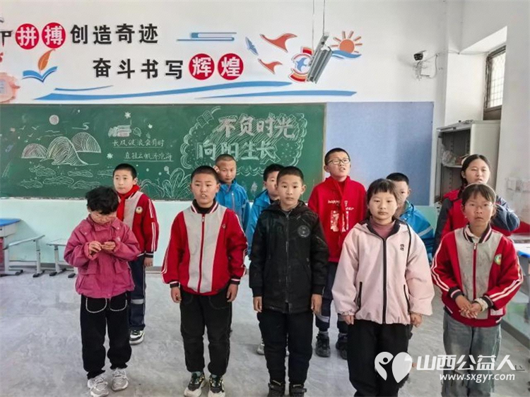 长治市小雨点公益志愿者协会向平顺县虹梯关乡芣兰岩小学学生捐赠运动鞋139双 - 第3张 - 山西公益人 长治市小雨点公益志愿者协会向平顺县虹梯关乡芣兰岩小学学生捐赠运动鞋139双 - 第3张