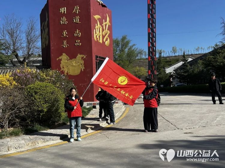 播种绿色关爱自然----阳泉市义工联合会开展第21届义务植树活动共190多人来到汉河沟村植树基地一起栽下绿色栽下希望掀起春季绿化新高潮 - 第7张 - 山西公益人 播种绿色关爱自然----阳泉市义工联合会开展第21届义务植树活动共190多人来到汉河沟村植树基地一起栽下绿色栽下希望掀起春季绿化新高潮 - 第7张