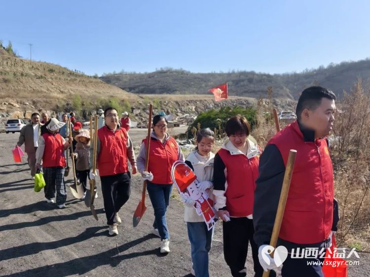 播种绿色关爱自然----阳泉市义工联合会开展第21届义务植树活动共190多人来到汉河沟村植树基地一起栽下绿色栽下希望掀起春季绿化新高潮 - 第11张 - 山西公益人 播种绿色关爱自然----阳泉市义工联合会开展第21届义务植树活动共190多人来到汉河沟村植树基地一起栽下绿色栽下希望掀起春季绿化新高潮 - 第11张