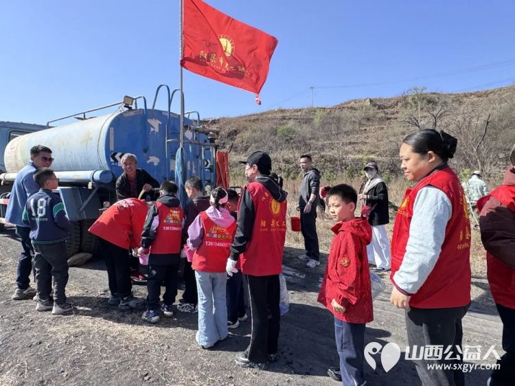 播种绿色关爱自然----阳泉市义工联合会开展第21届义务植树活动共190多人来到汉河沟村植树基地一起栽下绿色栽下希望掀起春季绿化新高潮 - 第21张 - 山西公益人 播种绿色关爱自然----阳泉市义工联合会开展第21届义务植树活动共190多人来到汉河沟村植树基地一起栽下绿色栽下希望掀起春季绿化新高潮 - 第21张