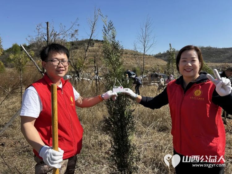 播种绿色关爱自然----阳泉市义工联合会开展第21届义务植树活动共190多人来到汉河沟村植树基地一起栽下绿色栽下希望掀起春季绿化新高潮 - 第27张 - 山西公益人 播种绿色关爱自然----阳泉市义工联合会开展第21届义务植树活动共190多人来到汉河沟村植树基地一起栽下绿色栽下希望掀起春季绿化新高潮 - 第27张
