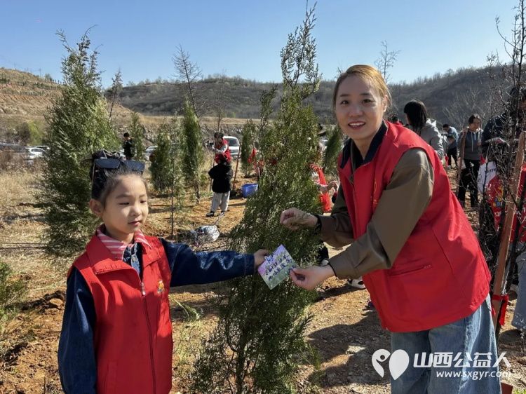 播种绿色关爱自然----阳泉市义工联合会开展第21届义务植树活动共190多人来到汉河沟村植树基地一起栽下绿色栽下希望掀起春季绿化新高潮 - 第28张 - 山西公益人 播种绿色关爱自然----阳泉市义工联合会开展第21届义务植树活动共190多人来到汉河沟村植树基地一起栽下绿色栽下希望掀起春季绿化新高潮 - 第28张