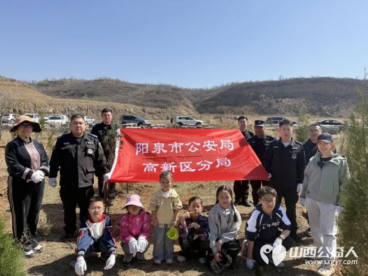 播种绿色关爱自然----阳泉市义工联合会开展第21届义务植树活动共190多人来到汉河沟村植树基地一起栽下绿色栽下希望掀起春季绿化新高潮 - 第2张 - 山西公益人 播种绿色关爱自然----阳泉市义工联合会开展第21届义务植树活动共190多人来到汉河沟村植树基地一起栽下绿色栽下希望掀起春季绿化新高潮 - 第2张