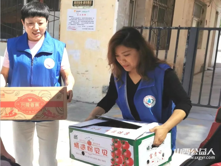 爱心传递暖人心——长治市小雨点公益志愿者协会志愿者王雪琴女士长期捐赠水果支持公益事业成为志愿者和受助人群心中的爱心使者 - 第3张 - 山西公益人 爱心传递暖人心——长治市小雨点公益志愿者协会志愿者王雪琴女士长期捐赠水果支持公益事业成为志愿者和受助人群心中的爱心使者 - 第3张