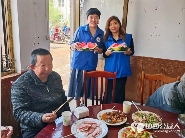 爱心传递暖人心——长治市小雨点公益志愿者协会志愿者王雪琴女士长期捐赠水果支持公益事业成为志愿者和受助人群心中的爱心使者 - 第4张 - 山西公益人 爱心传递暖人心——长治市小雨点公益志愿者协会志愿者王雪琴女士长期捐赠水果支持公益事业成为志愿者和受助人群心中的爱心使者 - 第4张