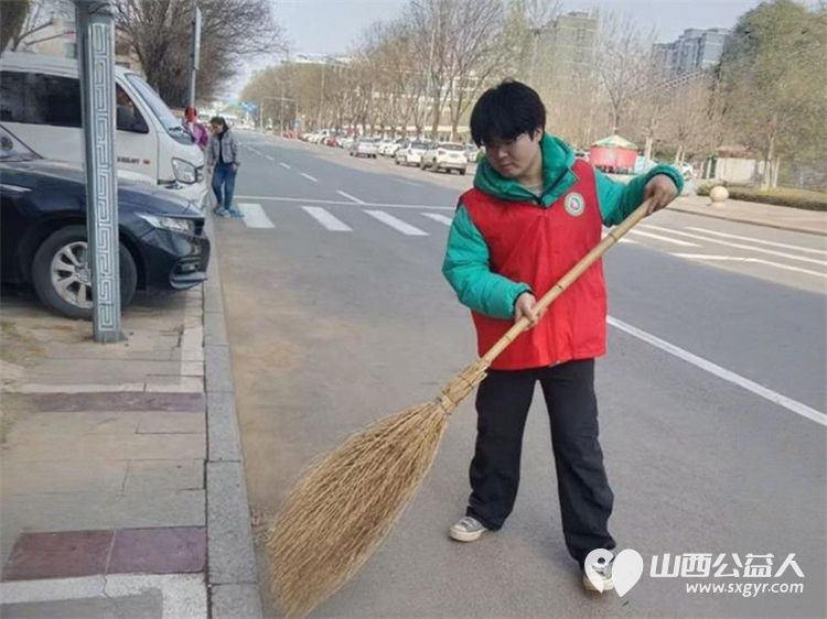 长治市上党区义工协会联合黎都街社区举办情暖黎都服务便民活动为居民提供免费理发基础健康检查等贴近生活的便民服务 - 第22张