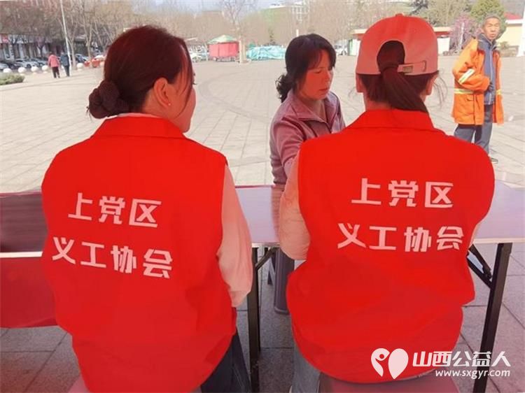 长治市上党区义工协会联合黎都街社区举办情暖黎都服务便民活动为居民提供免费理发基础健康检查等贴近生活的便民服务 - 第9张