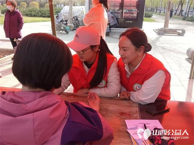 长治市上党区义工协会联合黎都街社区举办情暖黎都服务便民活动为居民提供免费理发基础健康检查等贴近生活的便民服务 - 第17张