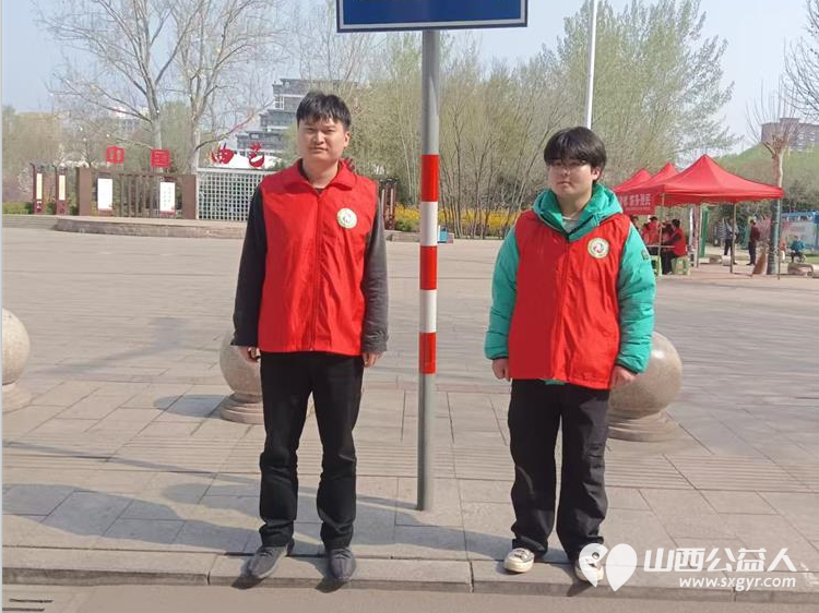 长治市上党区义工协会联合黎都街社区举办情暖黎都服务便民活动为居民提供免费理发基础健康检查等贴近生活的便民服务 - 第19张