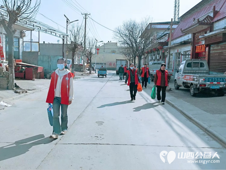 介休市敬老协会志愿者走进张兰镇旧堡村入户82岁特困侯西林老人家为老人打扫室内外卫生做饭包饺子并送去爱心人士捐赠的苹果、梨一袋 - 第2张 - 山西公益人 介休市敬老协会志愿者走进张兰镇旧堡村入户82岁特困侯西林老人家为老人打扫室内外卫生做饭包饺子并送去爱心人士捐赠的苹果、梨一袋 - 第2张