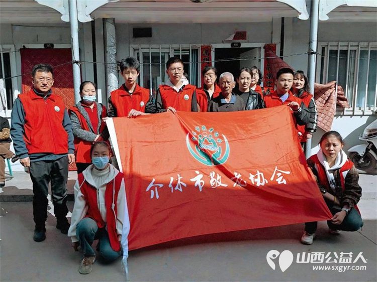 介休市敬老协会组织志愿者走进张兰镇旧堡村入户80岁特困赵金良老人家为老人打扫室内外卫生做饭包饺子 - 第1张 - 山西公益人 介休市敬老协会组织志愿者走进张兰镇旧堡村入户80岁特困赵金良老人家为老人打扫室内外卫生做饭包饺子 - 第1张