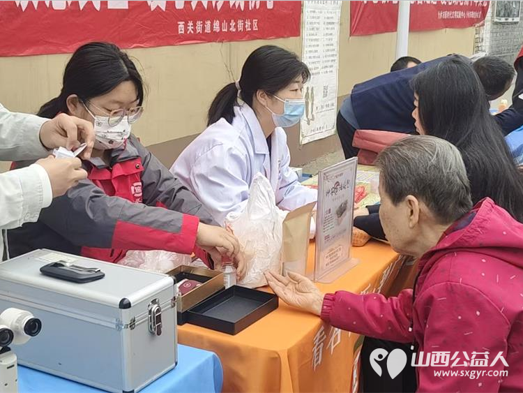 志愿服务进社区健康活动暖人心----介休市敬老协会2026年4月8日走进介休市西关街道绵山北街社区为社区所有老人爱心理发义诊 - 第20张