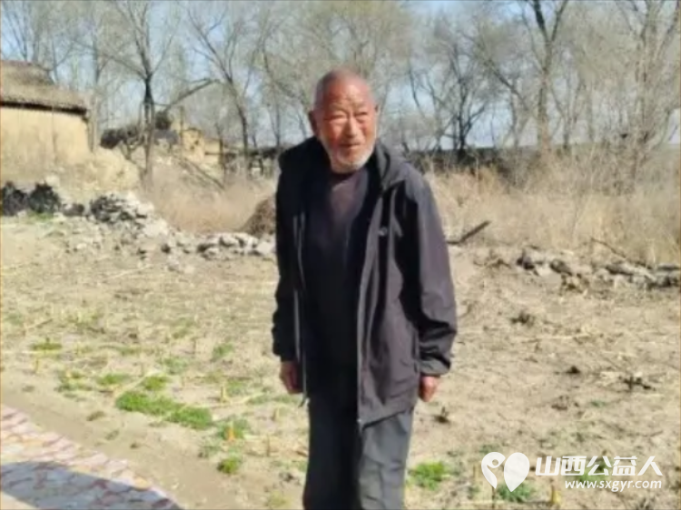 情暖桑榆!七旬孤寡老人迎人生首次生日庆祝忻州市爱心公益协会志愿者赴代县阳明堡镇东关村温情相伴村民也赶来见证这温暖一幕为志愿者们爱心举动称赞 - 第6张 - 山西公益人 情暖桑榆!七旬孤寡老人迎人生首次生日庆祝忻州市爱心公益协会志愿者赴代县阳明堡镇东关村温情相伴村民也赶来见证这温暖一幕为志愿者们爱心举动称赞 - 第6张