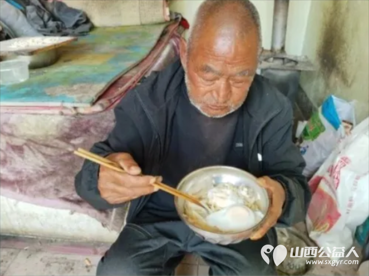 情暖桑榆!七旬孤寡老人迎人生首次生日庆祝忻州市爱心公益协会志愿者赴代县阳明堡镇东关村温情相伴村民也赶来见证这温暖一幕为志愿者们爱心举动称赞 - 第16张 - 山西公益人 情暖桑榆!七旬孤寡老人迎人生首次生日庆祝忻州市爱心公益协会志愿者赴代县阳明堡镇东关村温情相伴村民也赶来见证这温暖一幕为志愿者们爱心举动称赞 - 第16张