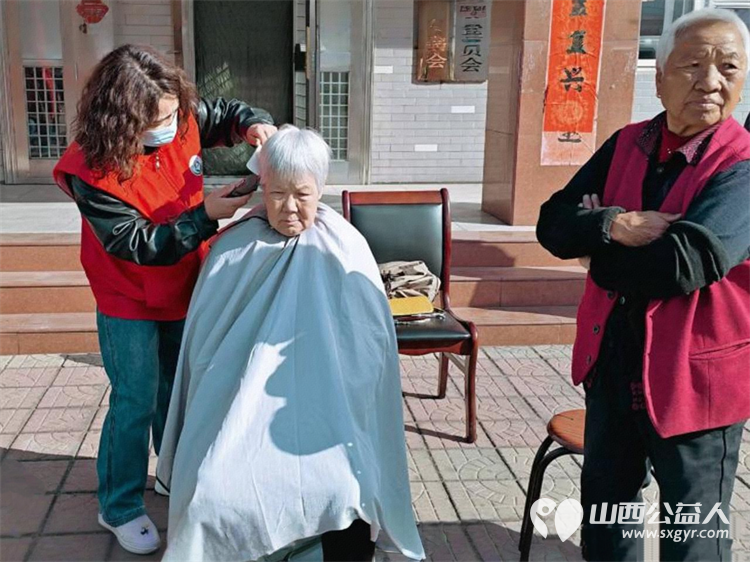 介休市敬老协会敬老爱老助老活动2026年4月11日走进张兰镇穆家堡村为老人们理发体检让每一位老人精神抖擞的迎接蓬勃春光 - 第6张 - 山西公益人 介休市敬老协会敬老爱老助老活动2026年4月11日走进张兰镇穆家堡村为老人们理发体检让每一位老人精神抖擞的迎接蓬勃春光 - 第6张