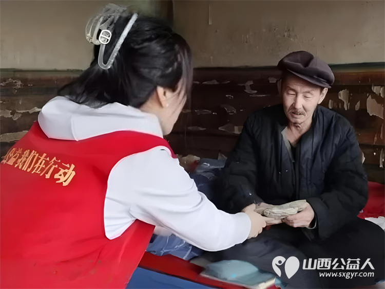 春雨中的暖流:忻州市爱心公益协会奔赴代县走访慰问代县三户困难家庭志愿者们精心筹备了各类爱心生活物资用片刻的陪伴为老人带去温暖与慰藉 - 第8张 - 山西公益人 春雨中的暖流:忻州市爱心公益协会奔赴代县走访慰问代县三户困难家庭志愿者们精心筹备了各类爱心生活物资用片刻的陪伴为老人带去温暖与慰藉 - 第8张