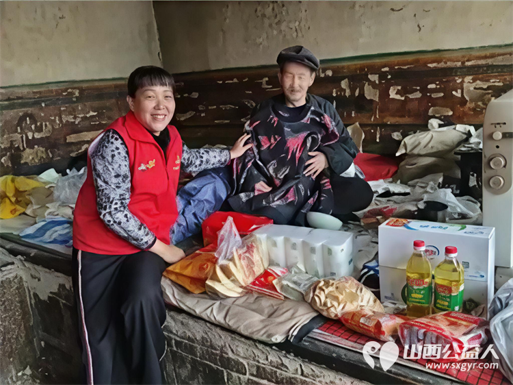 春雨中的暖流:忻州市爱心公益协会奔赴代县走访慰问代县三户困难家庭志愿者们精心筹备了各类爱心生活物资用片刻的陪伴为老人带去温暖与慰藉 - 第2张 - 山西公益人 春雨中的暖流:忻州市爱心公益协会奔赴代县走访慰问代县三户困难家庭志愿者们精心筹备了各类爱心生活物资用片刻的陪伴为老人带去温暖与慰藉 - 第2张