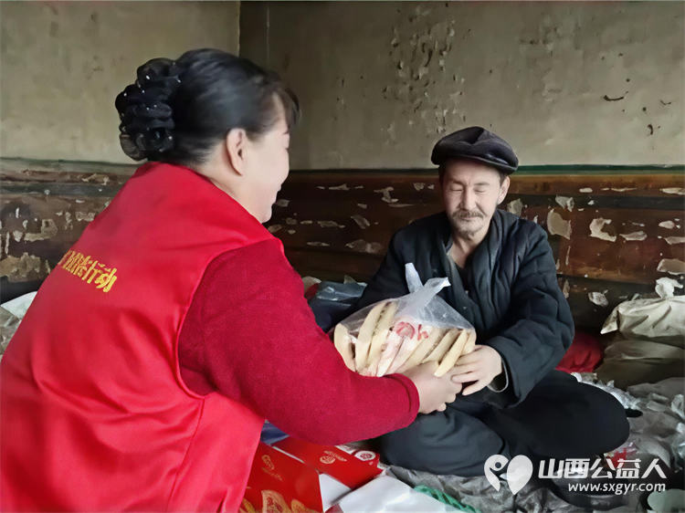 春雨中的暖流:忻州市爱心公益协会奔赴代县走访慰问代县三户困难家庭志愿者们精心筹备了各类爱心生活物资用片刻的陪伴为老人带去温暖与慰藉 - 第7张 - 山西公益人 春雨中的暖流:忻州市爱心公益协会奔赴代县走访慰问代县三户困难家庭志愿者们精心筹备了各类爱心生活物资用片刻的陪伴为老人带去温暖与慰藉 - 第7张