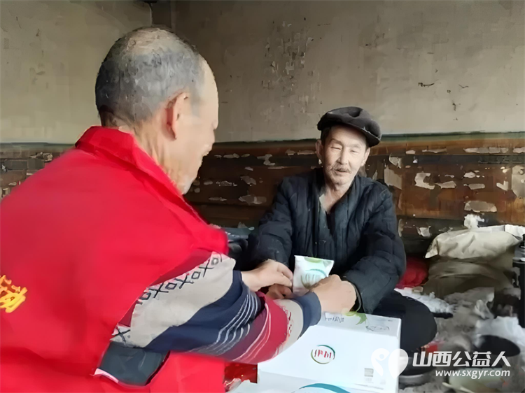 春雨中的暖流:忻州市爱心公益协会奔赴代县走访慰问代县三户困难家庭志愿者们精心筹备了各类爱心生活物资用片刻的陪伴为老人带去温暖与慰藉 - 第3张 - 山西公益人 春雨中的暖流:忻州市爱心公益协会奔赴代县走访慰问代县三户困难家庭志愿者们精心筹备了各类爱心生活物资用片刻的陪伴为老人带去温暖与慰藉 - 第3张