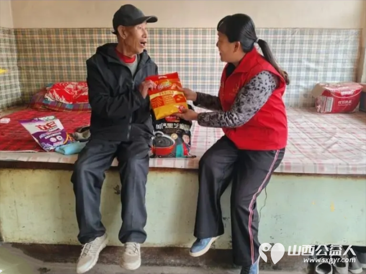 春雨中的暖流:忻州市爱心公益协会奔赴代县走访慰问代县三户困难家庭志愿者们精心筹备了各类爱心生活物资用片刻的陪伴为老人带去温暖与慰藉 - 第15张 - 山西公益人 春雨中的暖流:忻州市爱心公益协会奔赴代县走访慰问代县三户困难家庭志愿者们精心筹备了各类爱心生活物资用片刻的陪伴为老人带去温暖与慰藉 - 第15张
