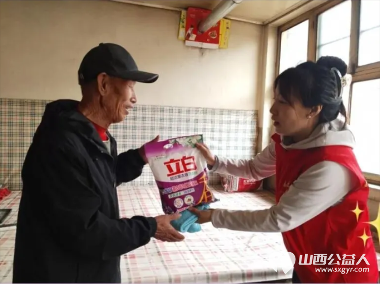 春雨中的暖流:忻州市爱心公益协会奔赴代县走访慰问代县三户困难家庭志愿者们精心筹备了各类爱心生活物资用片刻的陪伴为老人带去温暖与慰藉 - 第13张 - 山西公益人 春雨中的暖流:忻州市爱心公益协会奔赴代县走访慰问代县三户困难家庭志愿者们精心筹备了各类爱心生活物资用片刻的陪伴为老人带去温暖与慰藉 - 第13张