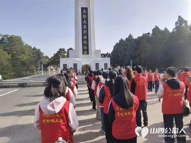 缅怀革命先烈传承红色基因----长治市义工协会书带领志愿者及青少年代表走进太行太岳烈士陵园开展清明祭扫主题活动深切缅怀革命先辈的丰功伟绩 - 第2张