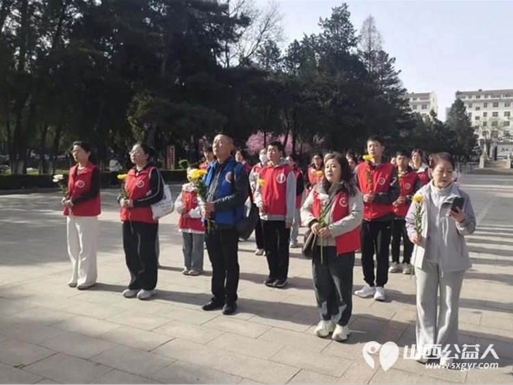 缅怀革命先烈传承红色基因----长治市义工协会书带领志愿者及青少年代表走进太行太岳烈士陵园开展清明祭扫主题活动深切缅怀革命先辈的丰功伟绩 - 第3张