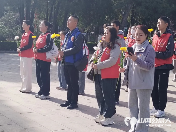 缅怀革命先烈传承红色基因----长治市义工协会书带领志愿者及青少年代表走进太行太岳烈士陵园开展清明祭扫主题活动深切缅怀革命先辈的丰功伟绩 - 第4张