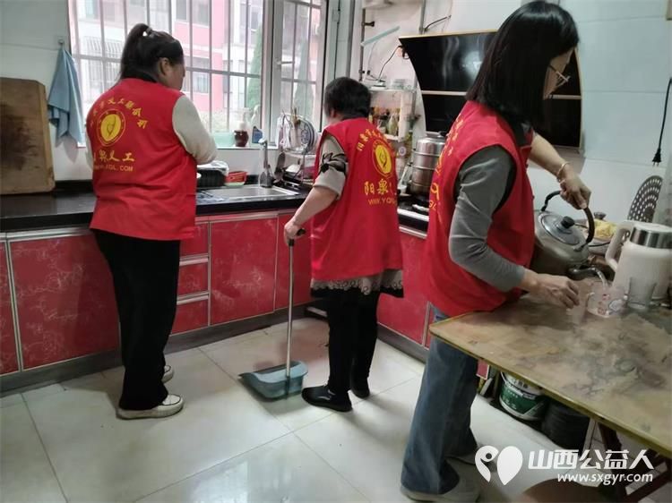 阳泉市义工联合会组织义工服务平定水磨湾服务对象张翠兰给大姐包白菜猪肉馅扁食把爱传递让善美爱心无声延续 - 第6张