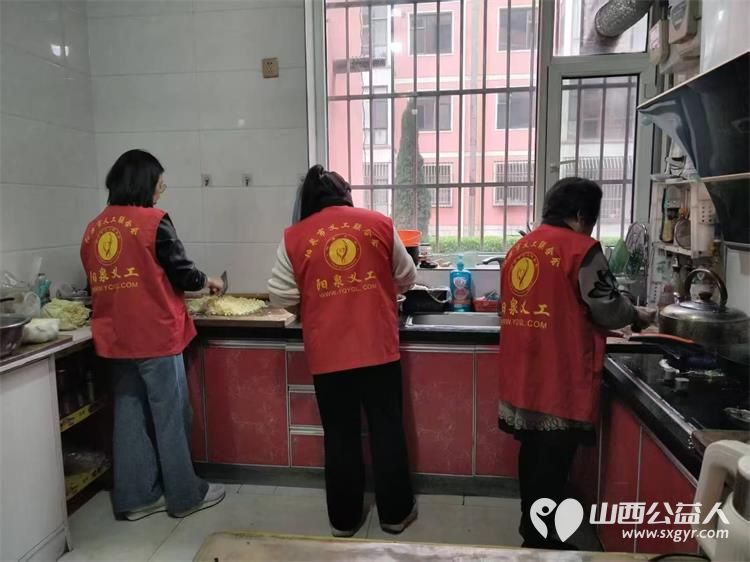 阳泉市义工联合会组织义工服务平定水磨湾服务对象张翠兰给大姐包白菜猪肉馅扁食把爱传递让善美爱心无声延续 - 第8张