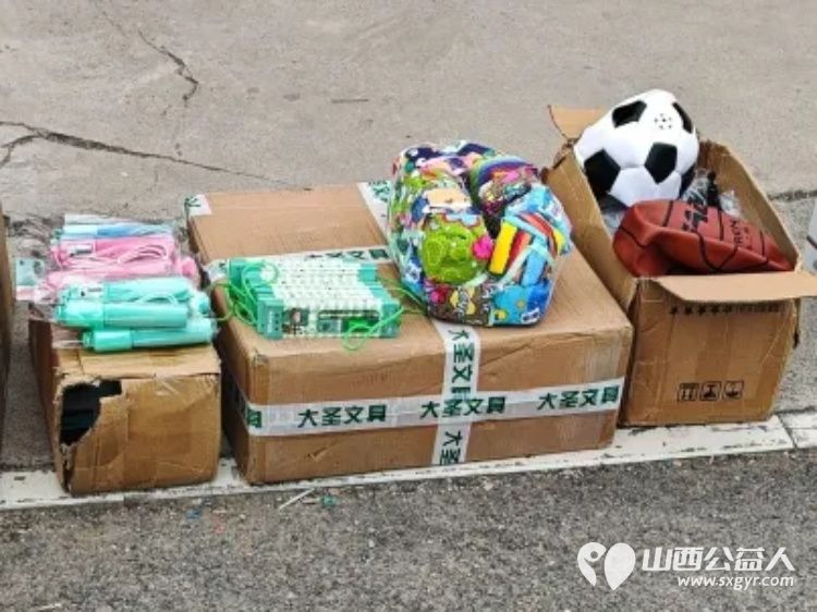 爱心助学暖童心文体物资进校园 团榆次区委联合晋中新青年高校志愿者联合服务中心、山西中医药大学傅山学院、暖心同行文化传媒走进王杜小学开展爱心文体物资捐赠活动 - 第2张 - 山西公益人 爱心助学暖童心文体物资进校园 团榆次区委联合晋中新青年高校志愿者联合服务中心、山西中医药大学傅山学院、暖心同行文化传媒走进王杜小学开展爱心文体物资捐赠活动 - 第2张