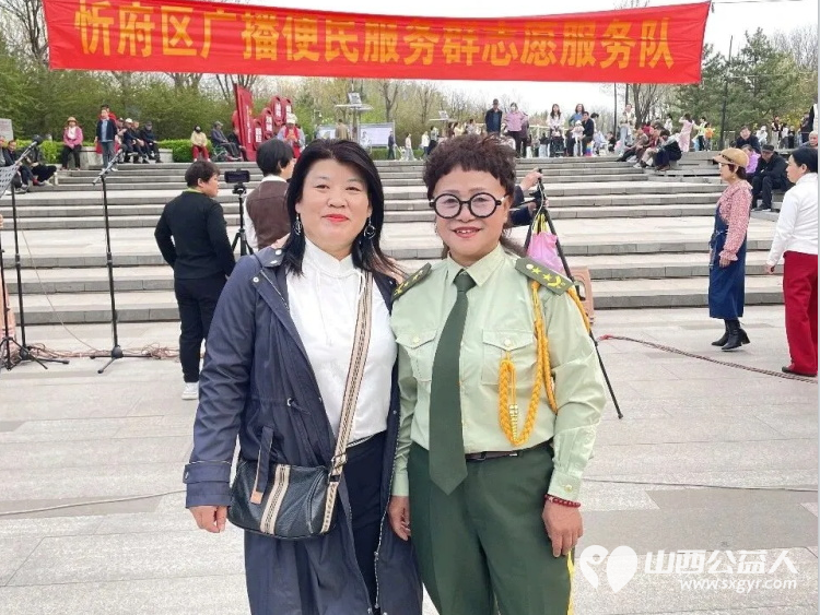 忻府区广播便民群在体育公园举办热爱祖国拥抱和平主题宣讲演唱公益活动抒发了爱国情怀弘扬了和平理念丰富了社区文化生活 - 第8张