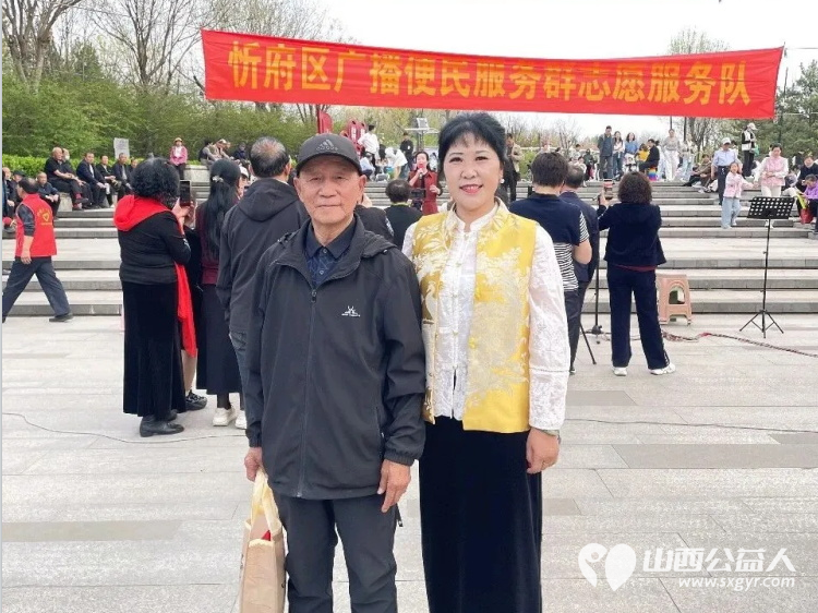 忻府区广播便民群在体育公园举办热爱祖国拥抱和平主题宣讲演唱公益活动抒发了爱国情怀弘扬了和平理念丰富了社区文化生活 - 第9张