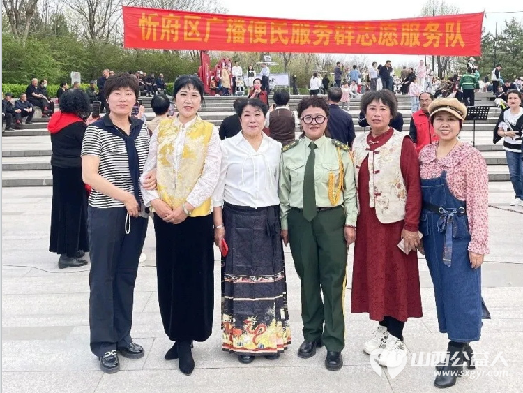 忻府区广播便民群在体育公园举办热爱祖国拥抱和平主题宣讲演唱公益活动抒发了爱国情怀弘扬了和平理念丰富了社区文化生活 - 第5张