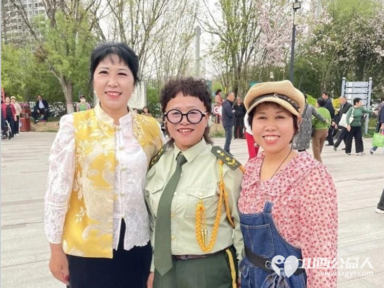 忻府区广播便民群在体育公园举办热爱祖国拥抱和平主题宣讲演唱公益活动抒发了爱国情怀弘扬了和平理念丰富了社区文化生活 - 第6张