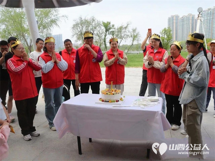 益路有你志愿同行----盐湖区志愿者协会举办春日健步走团建活动用镜头定格志愿同行的美好春日瞬间留下专属的温暖回忆安心享受春日团建时光 - 第7张
