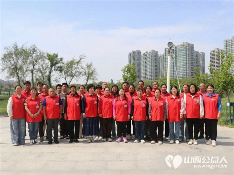 益路有你志愿同行----盐湖区志愿者协会举办春日健步走团建活动用镜头定格志愿同行的美好春日瞬间留下专属的温暖回忆安心享受春日团建时光 - 第1张