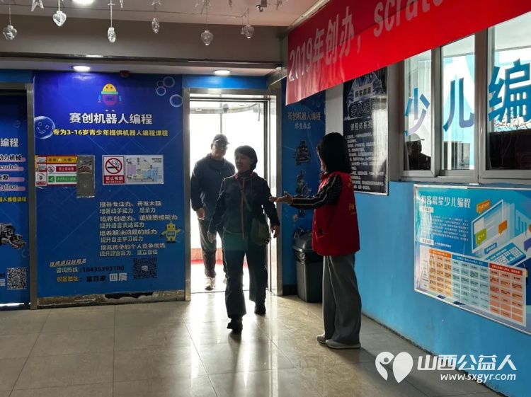 阳泉市义工联合会联合九达国际影城邀请99位老人免费观看了热播电影《我，许可》让老人们多了一段欢聚相伴的时光 - 第4张