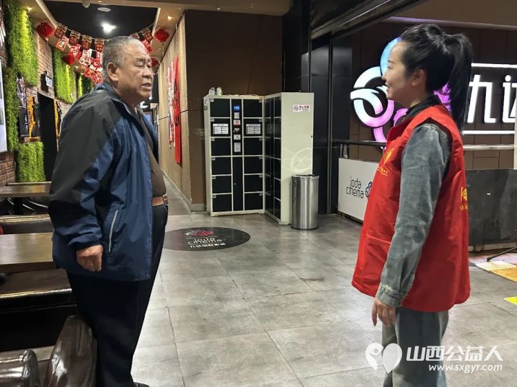 阳泉市义工联合会联合九达国际影城邀请99位老人免费观看了热播电影《我，许可》让老人们多了一段欢聚相伴的时光 - 第7张