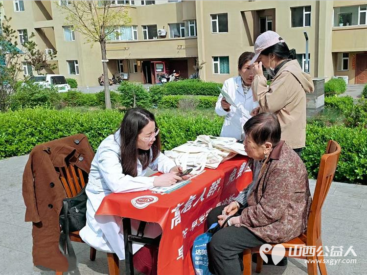 志愿服务进社区健康活动暖人心----介休市敬老协会2026年4月15日走进介休市北坛街道花园街社区泰康嘉苑为社区所有老人爱心理发义诊让尊老敬老在社区落地生根 - 第39张