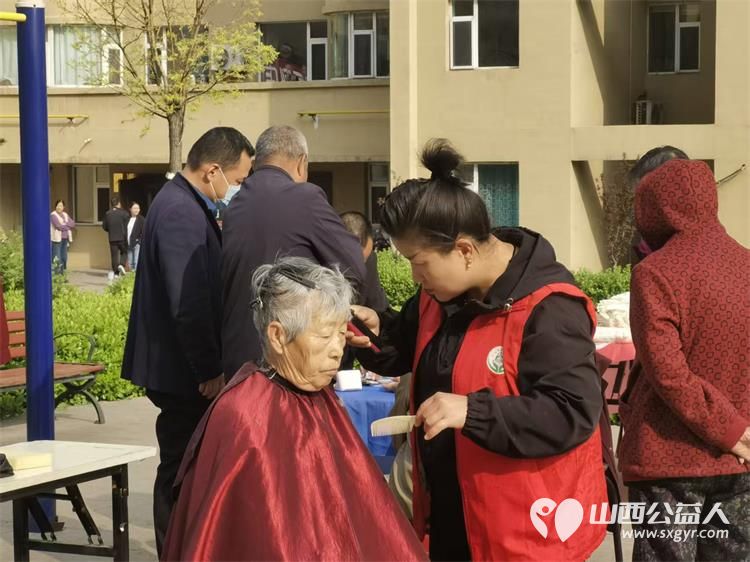 志愿服务进社区健康活动暖人心----介休市敬老协会2026年4月15日走进介休市北坛街道花园街社区泰康嘉苑为社区所有老人爱心理发义诊让尊老敬老在社区落地生根 - 第22张